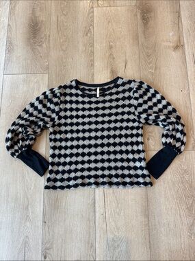 Black & Cream Diamond-Pattern Crewneck Sweater
